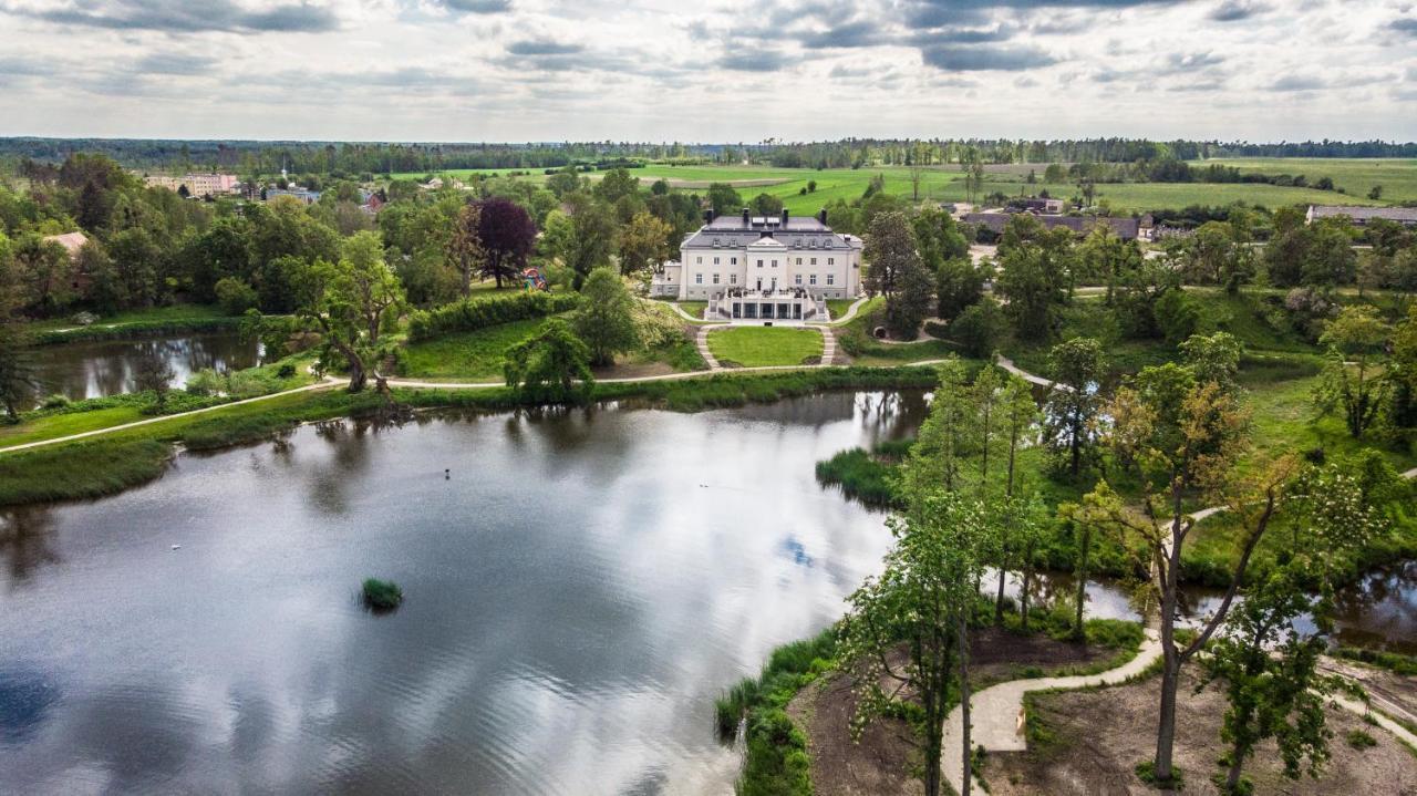 Palac Komierowo Sepolno Krajenskie Экстерьер фото